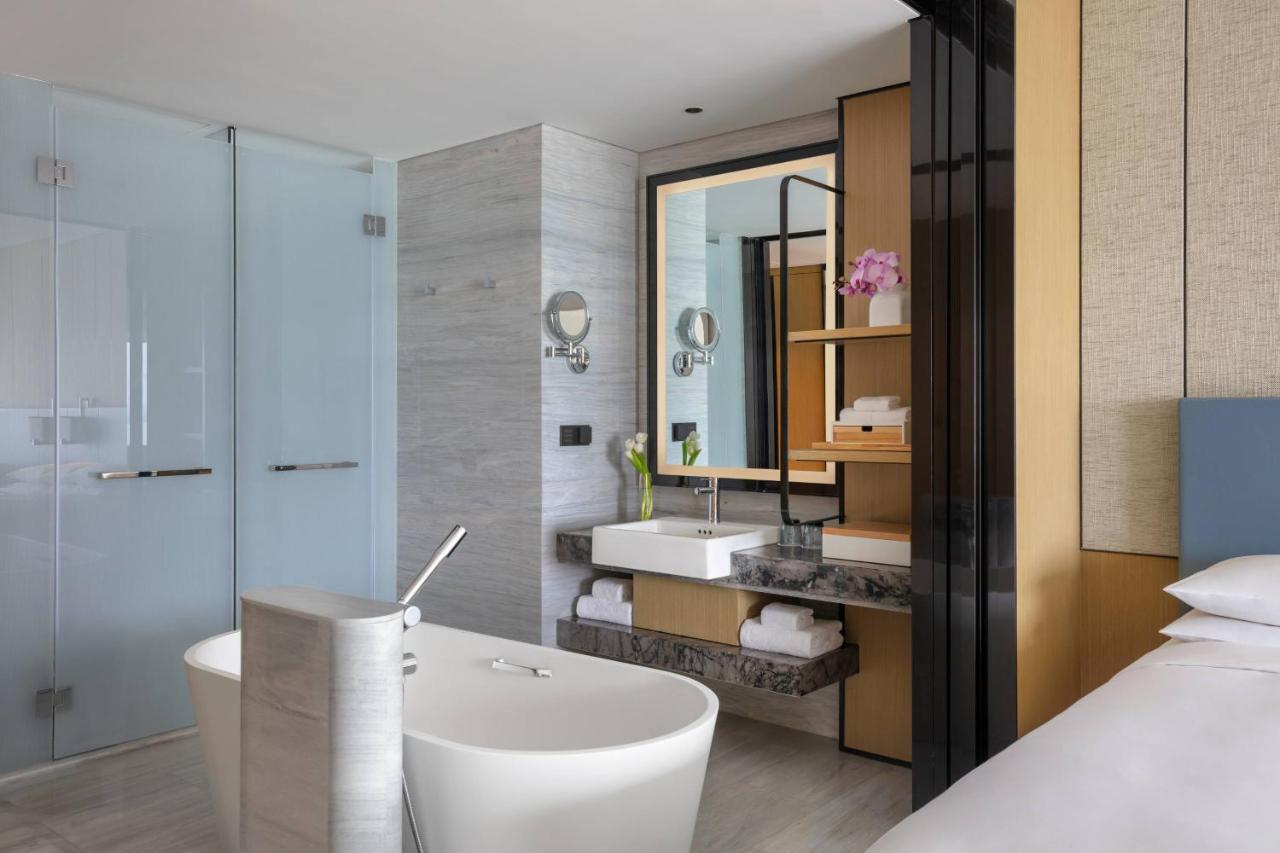 Xuzhou Marriott Hotel Lakeview Bagian luar foto