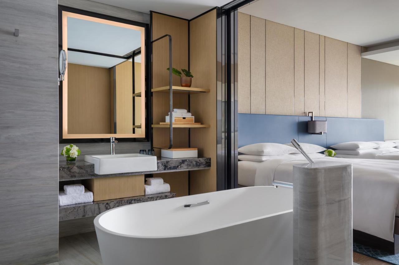 Xuzhou Marriott Hotel Lakeview Bagian luar foto