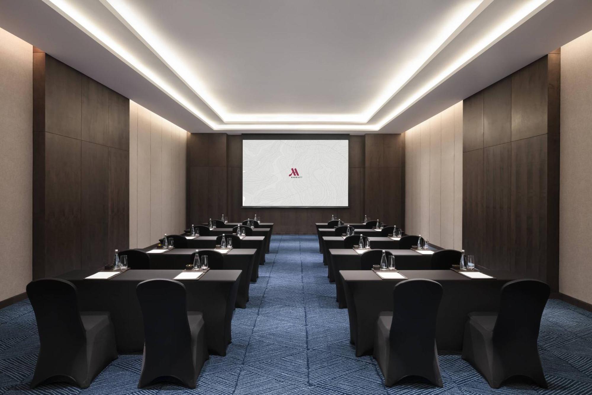 Xuzhou Marriott Hotel Lakeview Bagian luar foto