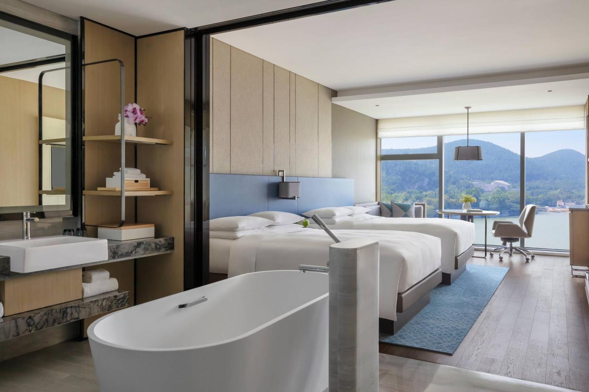 Xuzhou Marriott Hotel Lakeview Bagian luar foto