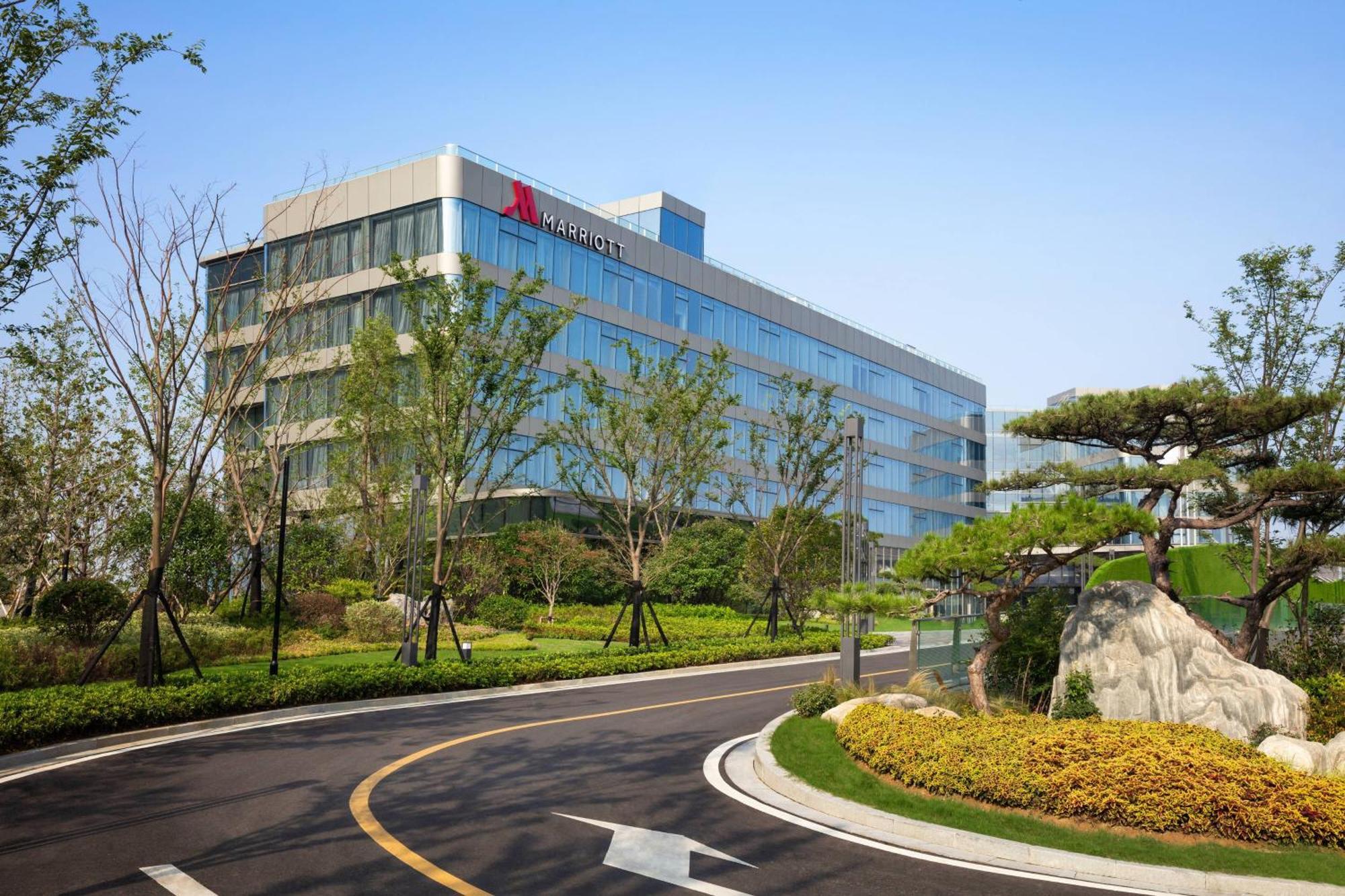 Xuzhou Marriott Hotel Lakeview Bagian luar foto